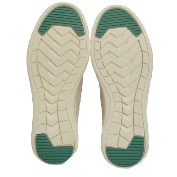 Hurley - Picture 5 of 5